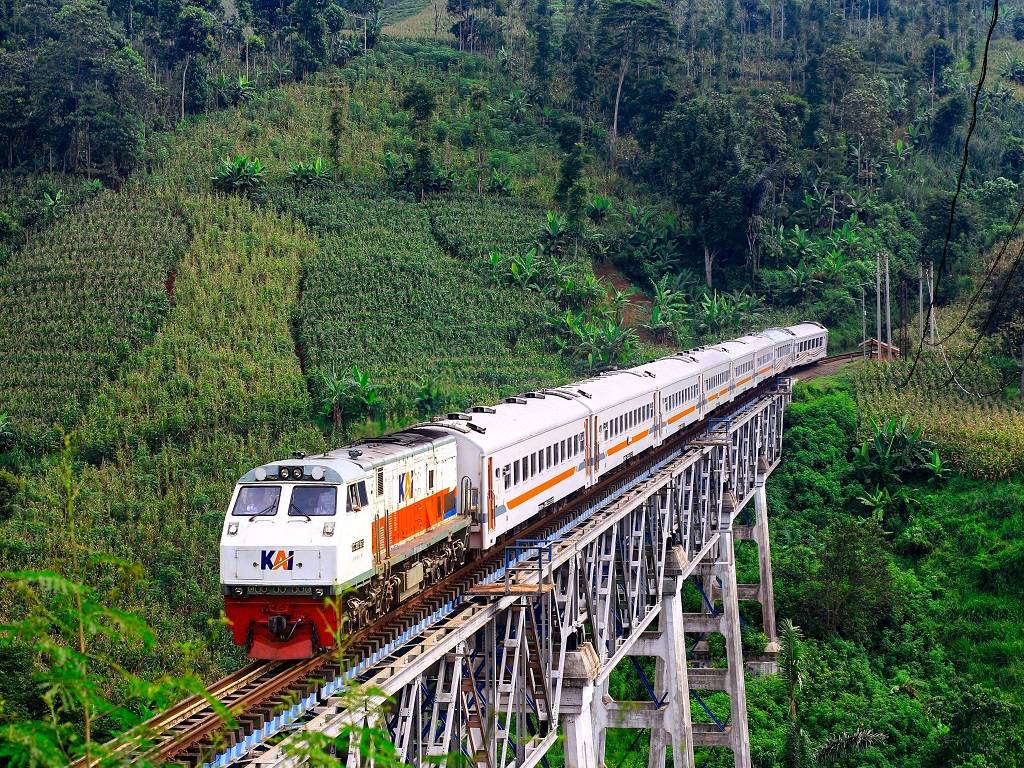 KAI Daop 1 Jakarta Kecam Tindakan Pelemparan Terhadap Kereta Api