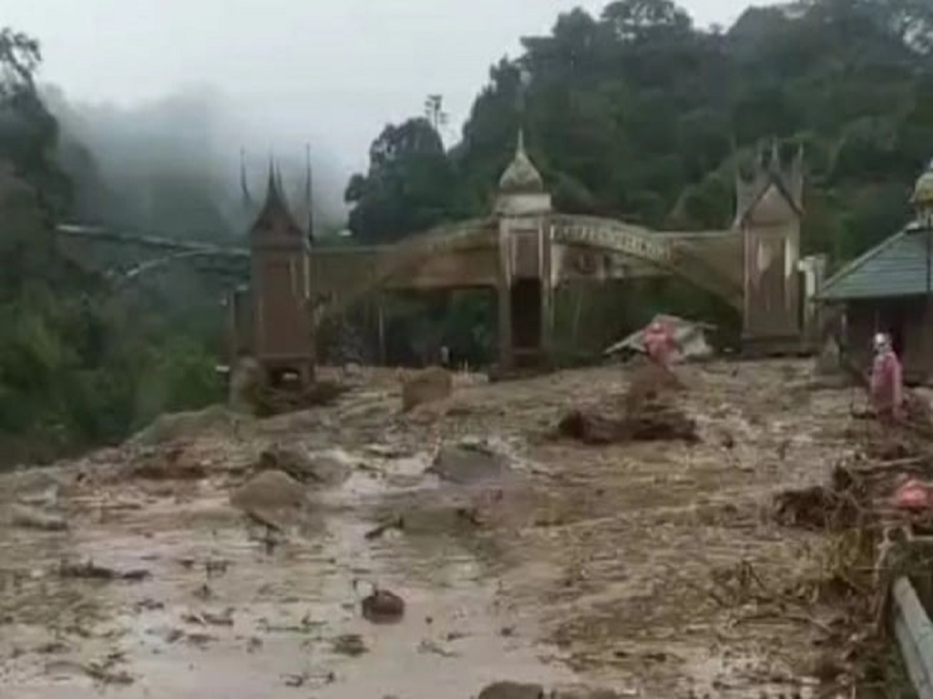 Banjir Bandang di Lembah Anai Sumatera Barat, 7 Korban Ditemukan Meninggal