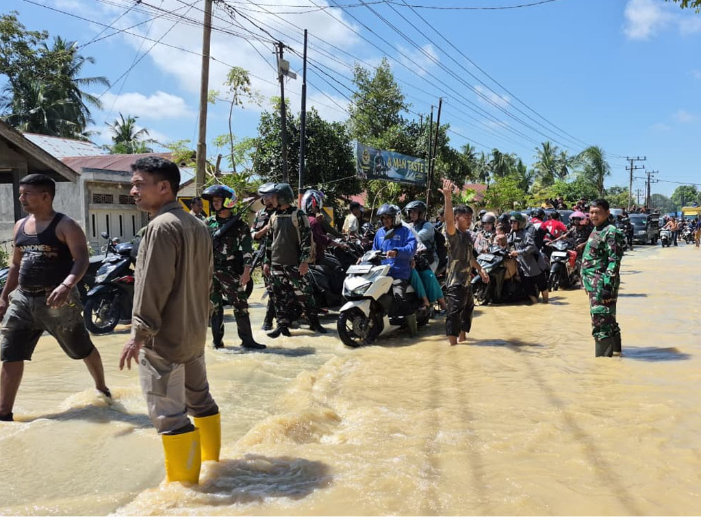 Danrem 011 Lilawangsa Kolonel Inf Ali Imram Monitoring Situasi Banjir di Kota Lhokseumawe dan Aceh Utara