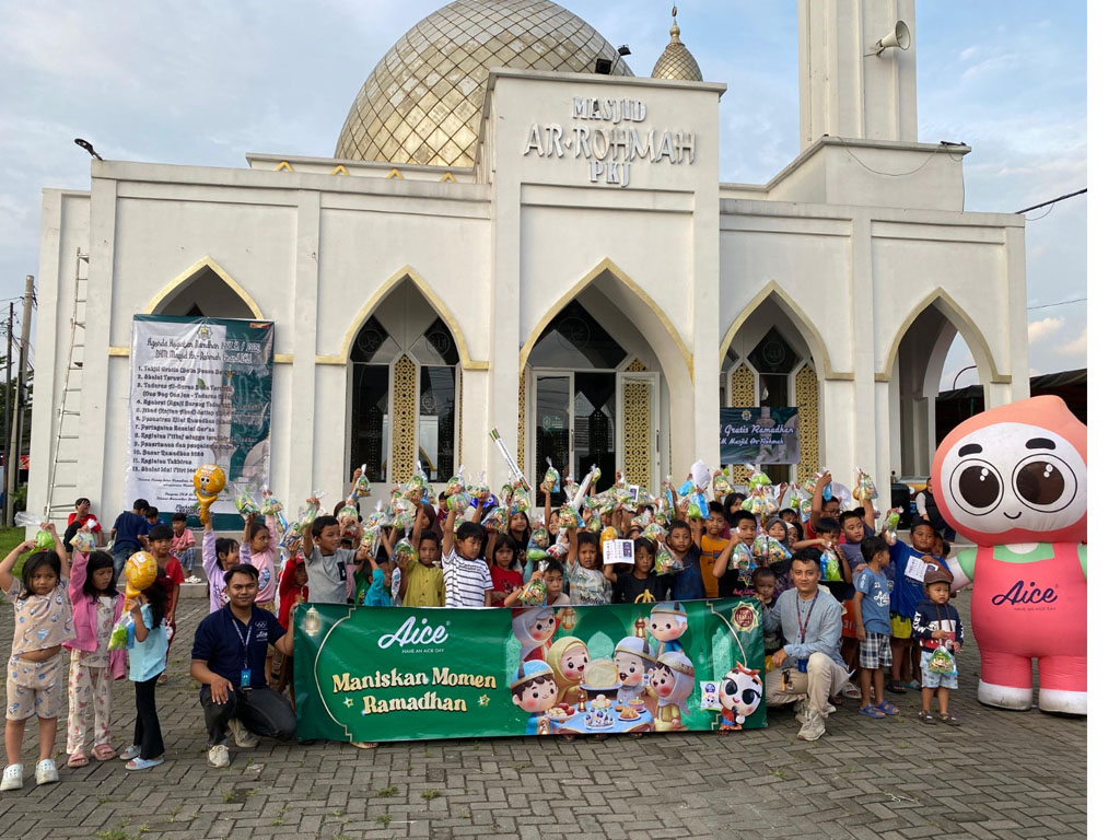 “Maniskan Momen Ramadan” Aice Ajak Ratusan Ribu Reseller Berbagi Takjil kepada Jutaan Jemaat Masjid di Seluruh Indonesia